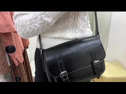 ❤️ Offentlig onani av ungtispe FeralBerry med en dildo i prøverommet Porno ved no.epicpornvideos-com.ru ❌️❤